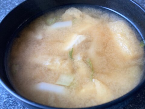 かぶ、豆腐、油揚げの味噌汁